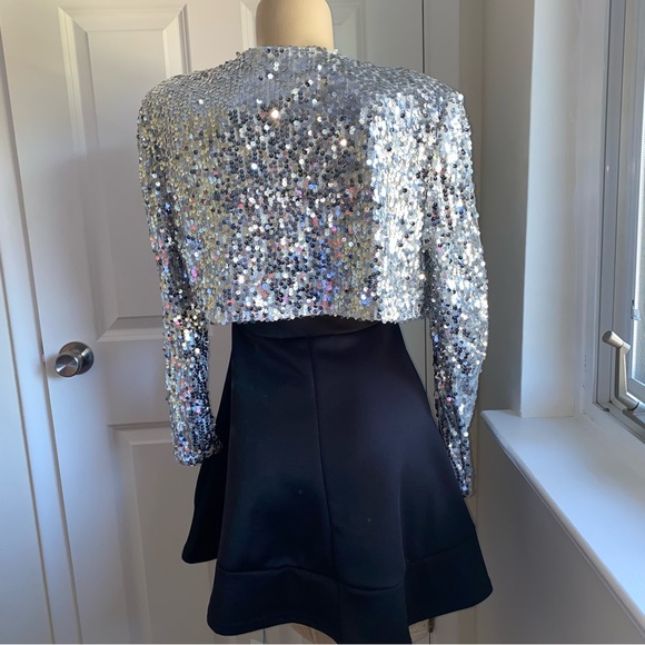 LONG SLEEVE SILVER SEQUINS SHORT BOLERO JACKET. Sizes S-M - Picture 4 of 13